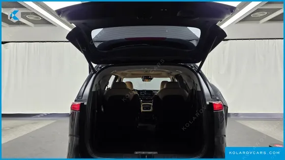 KIA CARNIVAL GASOLINE 9-SEATER SIGNATURE