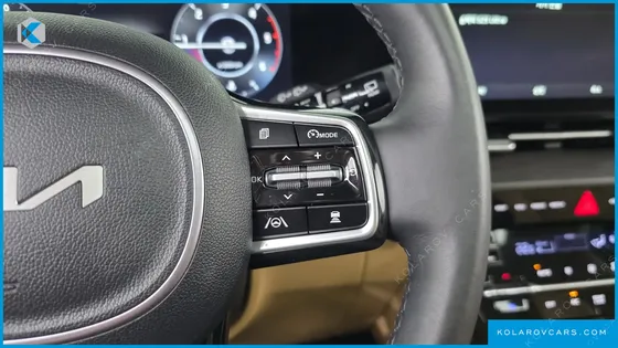 KIA CARNIVAL DIESEL 9-SEATER SIGNATURE