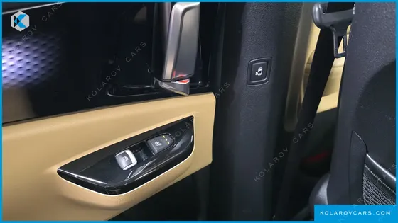 KIA CARNIVAL DIESEL 9-SEATER SIGNATURE