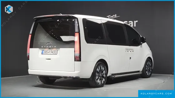 HYUNDAI STARIA LOUNGE 7-SEATER