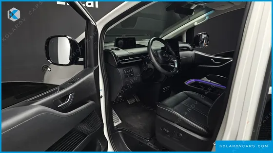 HYUNDAI STARIA LOUNGE 7-SEATER