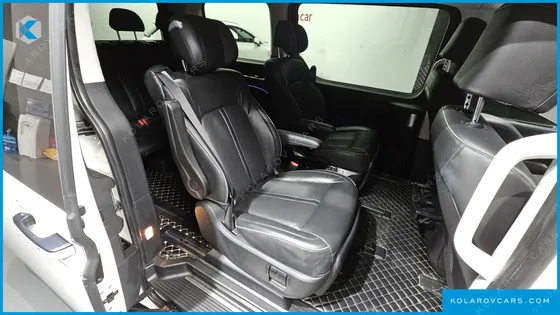 HYUNDAI STARIA LOUNGE 7-SEATER