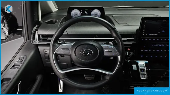 HYUNDAI STARIA LOUNGE 7-SEATER