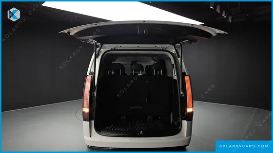 HYUNDAI STARIA LOUNGE 7-SEATER