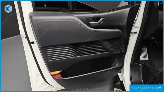 HYUNDAI STARIA LOUNGE 7-SEATER