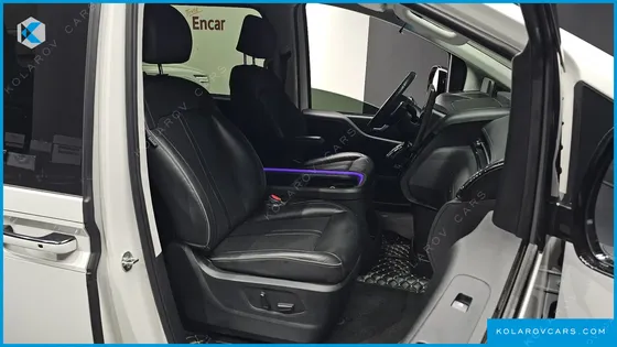 HYUNDAI STARIA LOUNGE 7-SEATER