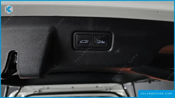 HYUNDAI STARIA LOUNGE 7-SEATER