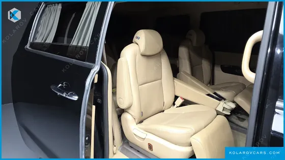 KIA CARNIVAL 9-SEATER HI-LIMOUSINE