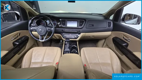 KIA CARNIVAL 7-SEATER LIMOUSINE