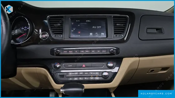 KIA CARNIVAL 7-SEATER LIMOUSINE