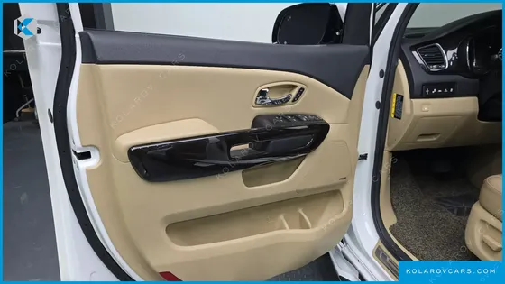 KIA CARNIVAL 7-SEATER LIMOUSINE