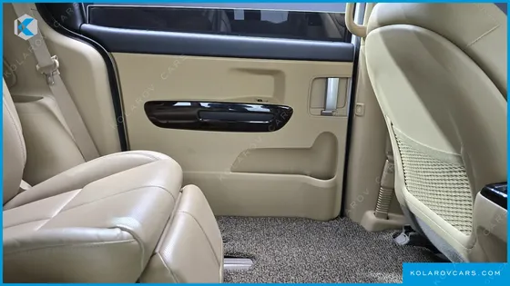 KIA CARNIVAL 7-SEATER LIMOUSINE