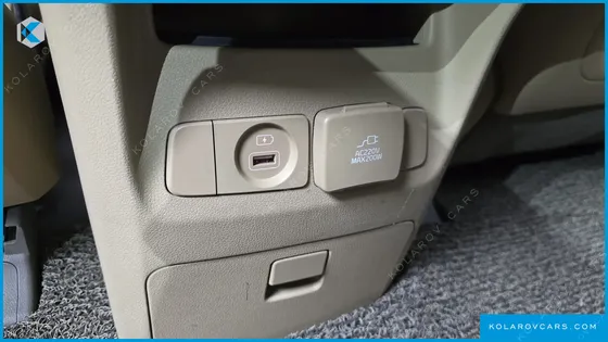 KIA CARNIVAL 7-SEATER LIMOUSINE
