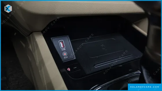 KIA CARNIVAL 7-SEATER LIMOUSINE