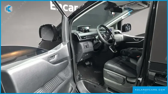 HYUNDAI STARIA CARGO 3-SEATER