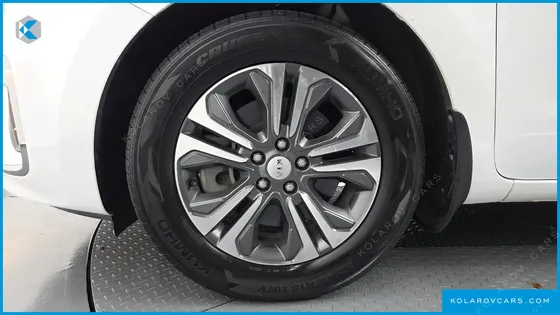 KIA CARNIVAL 9-SEATER LUXURY