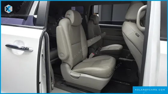 KIA CARNIVAL 9-SEATER LUXURY