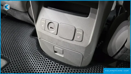 KIA CARNIVAL 9-SEATER LUXURY