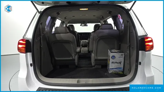 KIA CARNIVAL 9-SEATER LUXURY