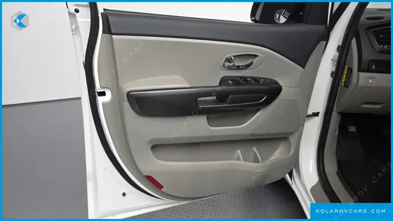 KIA CARNIVAL 9-SEATER LUXURY