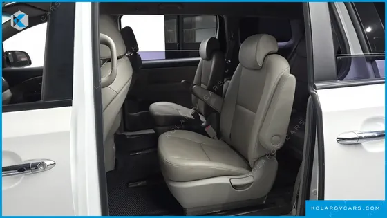 KIA CARNIVAL 9-SEATER LUXURY