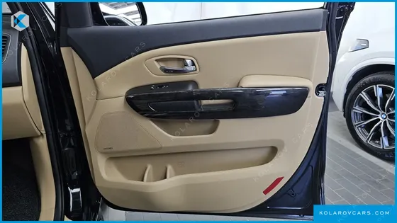 KIA CARNIVAL 9-SEATER HI-LIMOUSINE