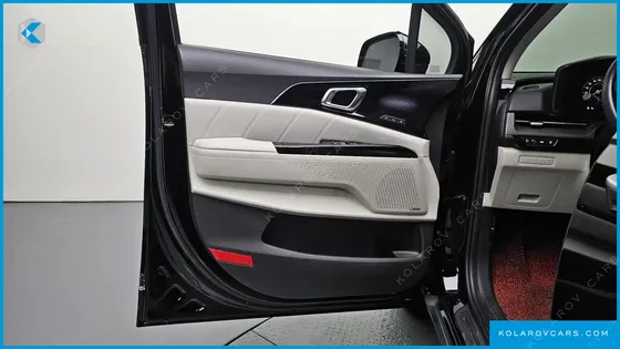 KIA CARNIVAL GASOLINE 7-SEATER SIGNATURE