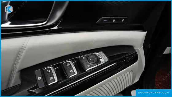 KIA CARNIVAL GASOLINE 7-SEATER SIGNATURE