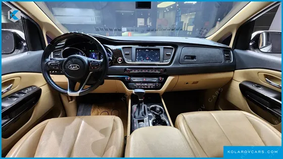 KIA CARNIVAL 7-SEATER LIMOUSINE