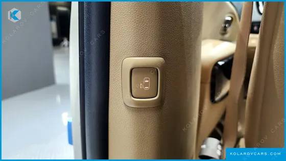 KIA CARNIVAL 7-SEATER LIMOUSINE