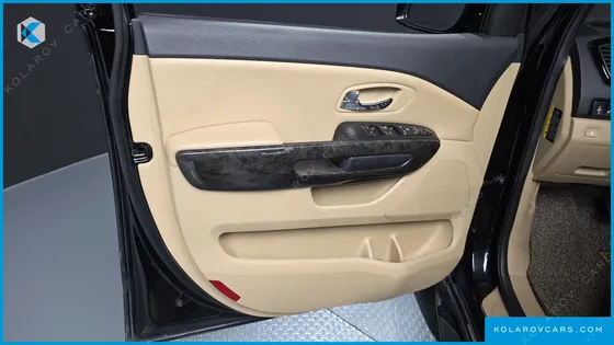 KIA CARNIVAL 9-SEATER HI-LIMOUSINE