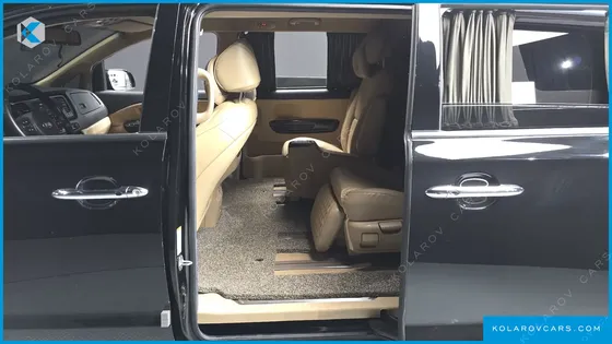 KIA CARNIVAL 9-SEATER HI-LIMOUSINE