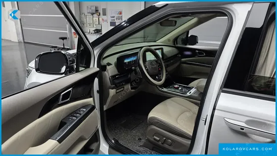 KIA CARNIVAL GASOLINE 7-SEATER HI-LIMOUSINE