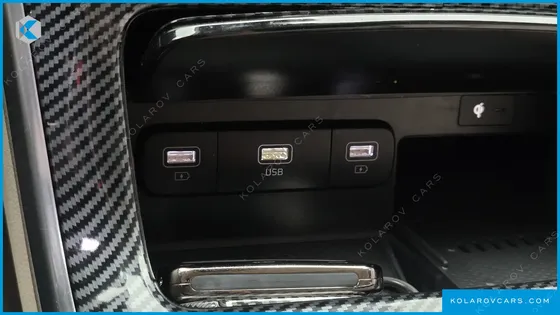 KIA CARNIVAL GASOLINE 7-SEATER HI-LIMOUSINE