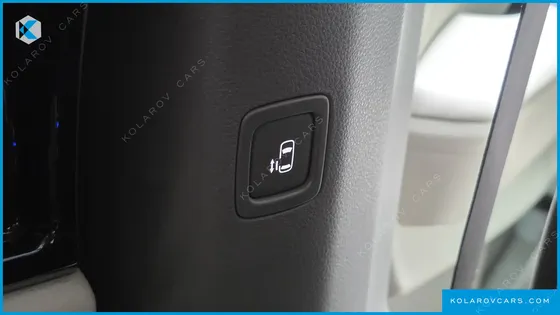 KIA CARNIVAL GASOLINE 7-SEATER HI-LIMOUSINE