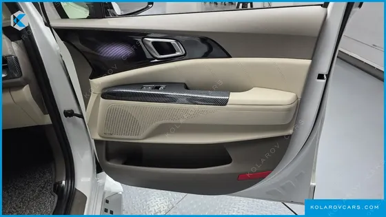 KIA CARNIVAL GASOLINE 7-SEATER HI-LIMOUSINE