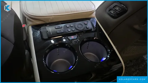 KIA CARNIVAL GASOLINE 7-SEATER HI-LIMOUSINE