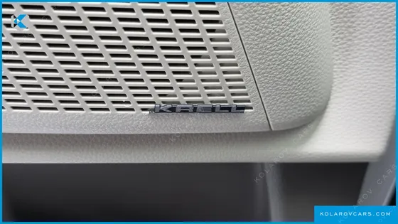 KIA CARNIVAL GASOLINE 7-SEATER HI-LIMOUSINE
