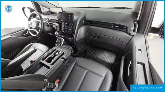 HYUNDAI STARIA L3.5 CARGO 3-SEATER