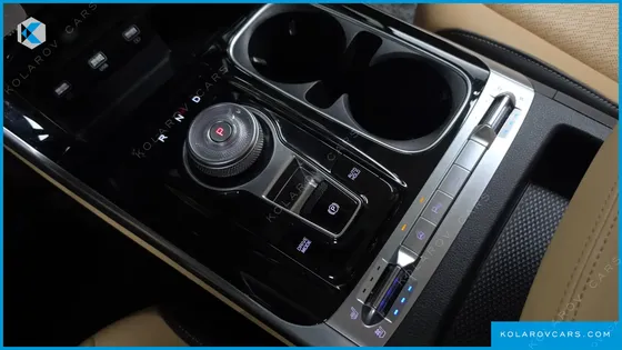 KIA CARNIVAL GASOLINE 7-SEATER NOBLESSE