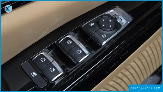 KIA CARNIVAL GASOLINE 7-SEATER NOBLESSE