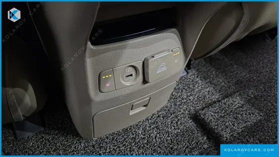 KIA CARNIVAL 9-SEATER NOBLESSE SPECIAL