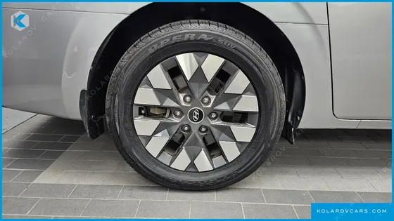 HYUNDAI STARIA 4WD LOUNGE 9-SEATER