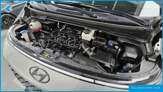 HYUNDAI STARIA 4WD LOUNGE 9-SEATER