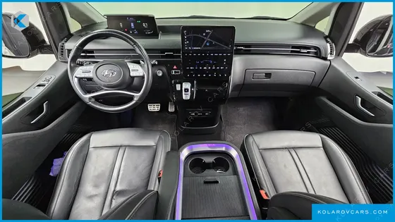 HYUNDAI STARIA 4WD LOUNGE 9-SEATER