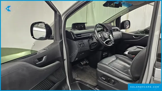 HYUNDAI STARIA 4WD LOUNGE 9-SEATER