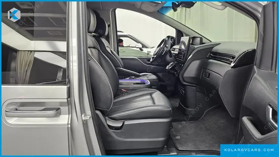 HYUNDAI STARIA 4WD LOUNGE 9-SEATER