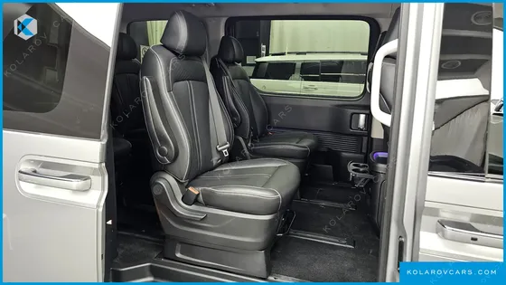 HYUNDAI STARIA 4WD LOUNGE 9-SEATER
