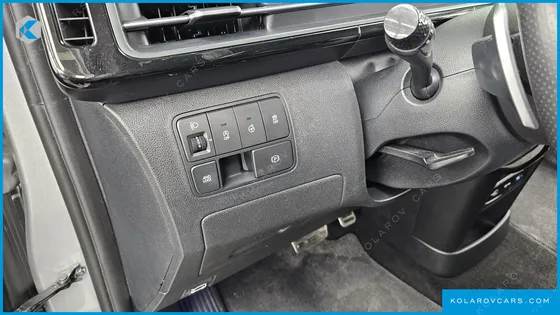 HYUNDAI STARIA 4WD LOUNGE 9-SEATER