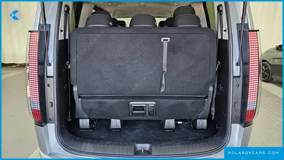 HYUNDAI STARIA 4WD LOUNGE 9-SEATER